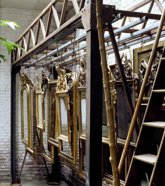 antieke spiegels in atelier van anouk beerents